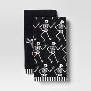 2pk Halloween 'Chilling' Skeleton Glow in the Dark Hand Towel Set Black